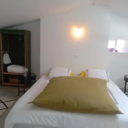 La Petite Maison Dans La Prairie Bed & Breakfast