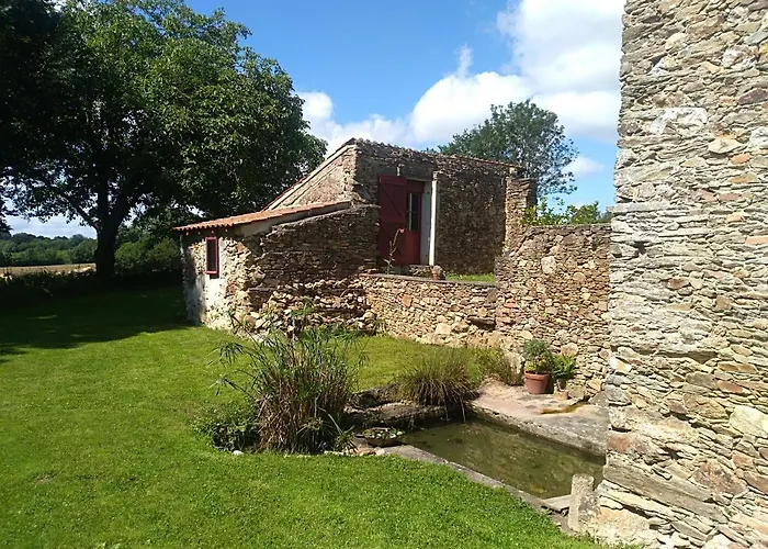 La Petite Maison Dans La Prairie Bed & Breakfast