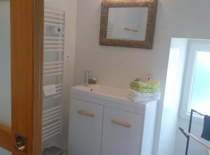 La Petite Maison Dans La Prairie Scille