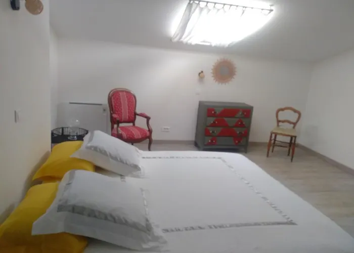 La Petite Maison Dans La Prairie 3* Scille